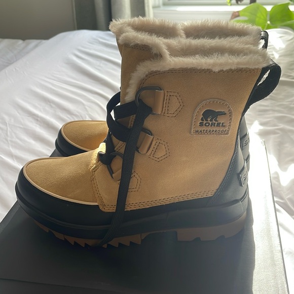 NWT Sorel Tivoli Boots - Picture 1 of 4